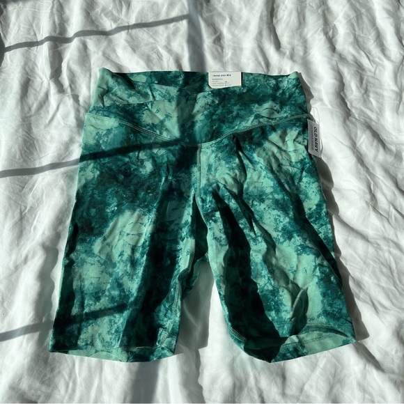 NWT Old Navy Powerchill Shorts - Picture 1 of 3